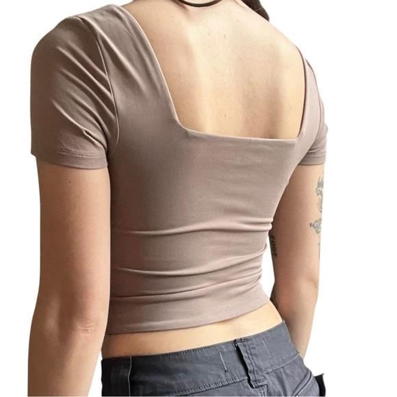 Babaton Contour Aritzia Nude Tan Stretch Short Sleeve Crop Top Women’s Medium - Picture 3 of 9